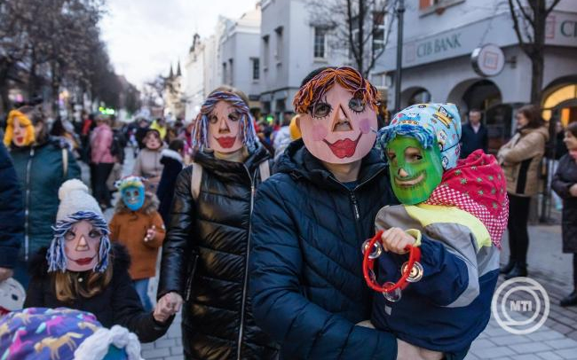 Számos program lesz a farsangi időszakban a Balatonnál